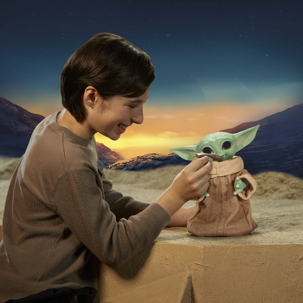 Star Wars Black Series: The Mandalorian - Galactic Grogu Baby Yoda Snackin