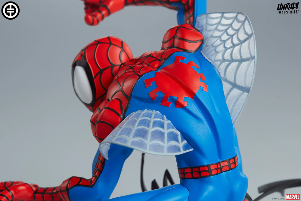 Unruly Industries Designer Collectible: Marvel Spiderman - Spider Man Estatua