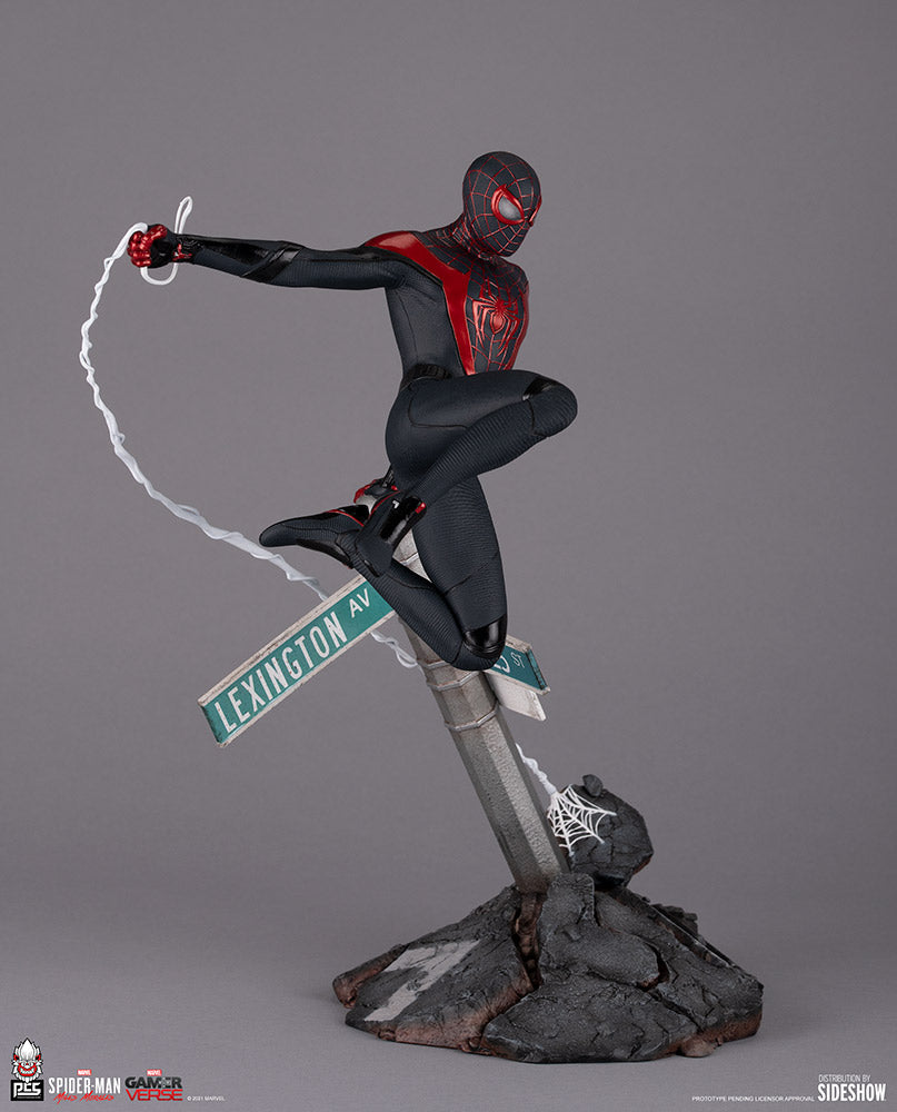 PCS Marvel: Spider Man - Miles Morales Diorama Escala 1/6