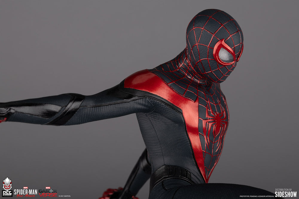 PCS Marvel: Spider Man - Miles Morales Diorama Escala 1/6